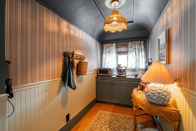 5861 N Bay Ridge AVENUE, Whitefish Bay, WI 53217