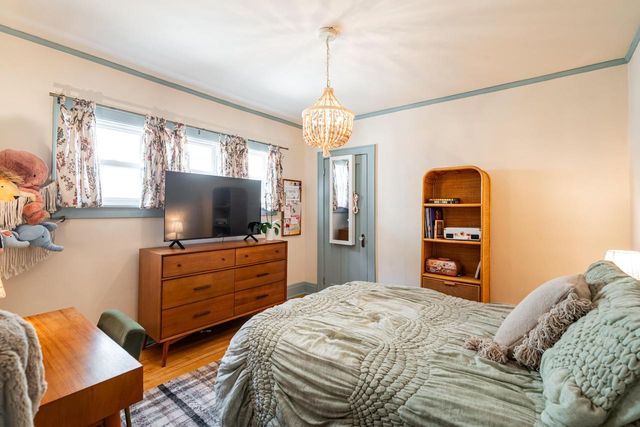 5861 N Bay Ridge AVENUE, Whitefish Bay, WI 53217