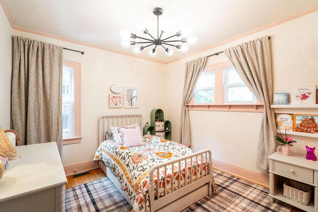 5861 N Bay Ridge AVENUE, Whitefish Bay, WI 53217