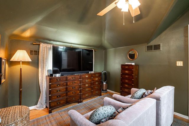 5861 N Bay Ridge AVENUE, Whitefish Bay, WI 53217