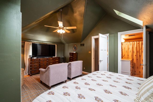 5861 N Bay Ridge AVENUE, Whitefish Bay, WI 53217