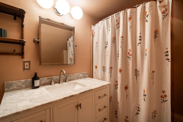 5861 N Bay Ridge AVENUE, Whitefish Bay, WI 53217