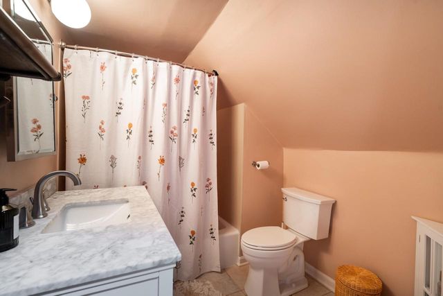 5861 N Bay Ridge AVENUE, Whitefish Bay, WI 53217