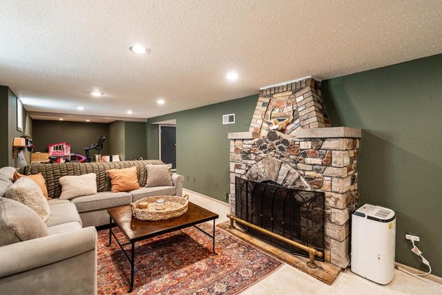 5861 N Bay Ridge AVENUE, Whitefish Bay, WI 53217
