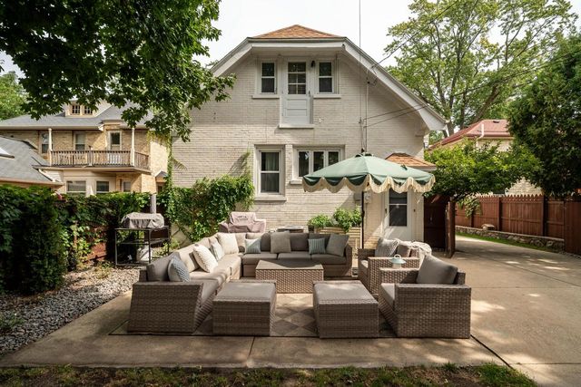 5861 N Bay Ridge AVENUE, Whitefish Bay, WI 53217