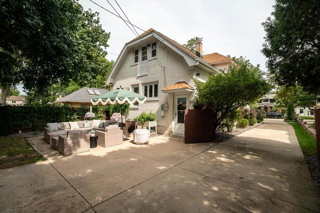 5861 N Bay Ridge AVENUE, Whitefish Bay, WI 53217