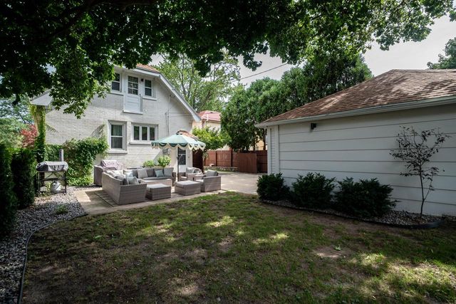 5861 N Bay Ridge AVENUE, Whitefish Bay, WI 53217