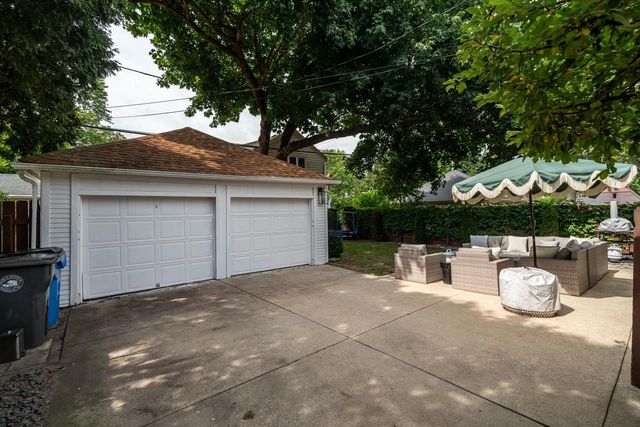 5861 N Bay Ridge AVENUE, Whitefish Bay, WI 53217