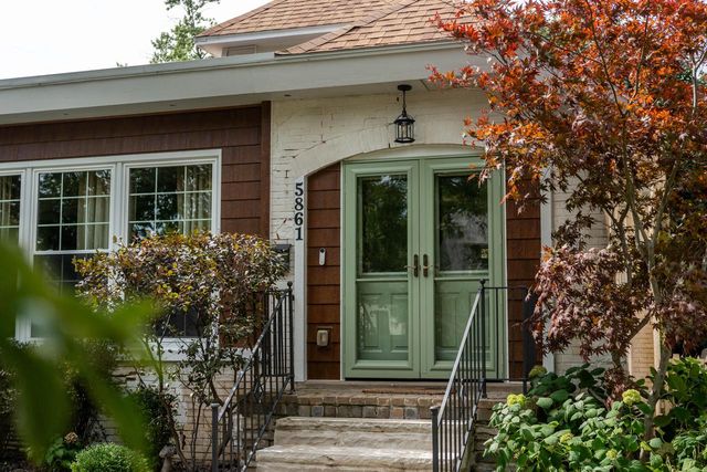 5861 N Bay Ridge AVENUE, Whitefish Bay, WI 53217
