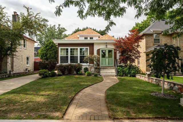 5861 N Bay Ridge AVENUE, Whitefish Bay, WI 53217