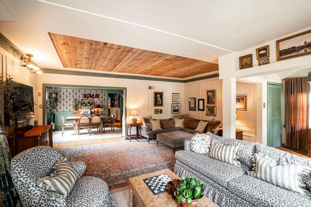 5861 N Bay Ridge AVENUE, Whitefish Bay, WI 53217