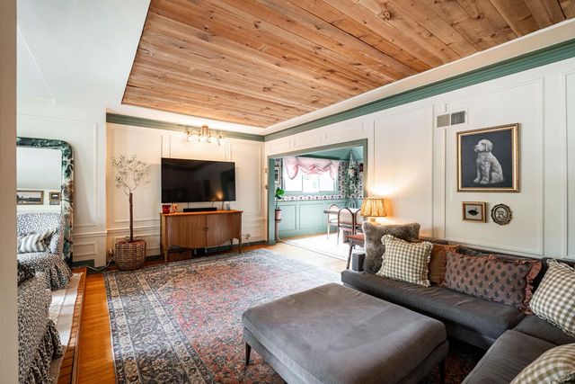 5861 N Bay Ridge AVENUE, Whitefish Bay, WI 53217