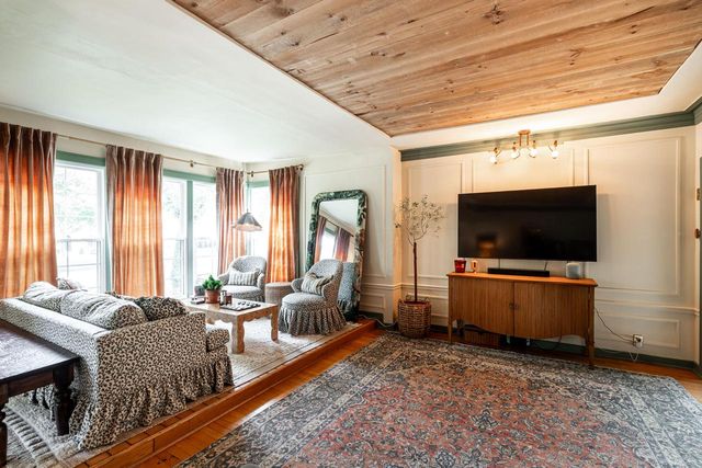 5861 N Bay Ridge AVENUE, Whitefish Bay, WI 53217