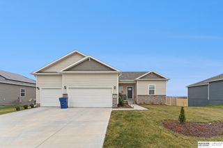 8801 Alexandra Road, Papillion, NE 68157