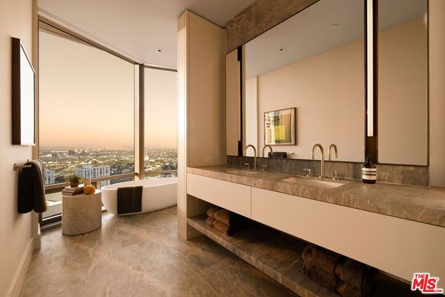 211 W Elm Court 28C, Los Angeles, CA 90067
