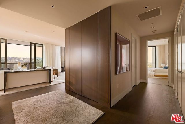 211 W Elm Court 28C, Los Angeles, CA 90067