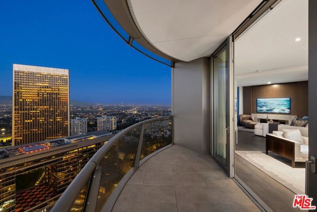 211 W Elm Court 28C, Los Angeles, CA 90067