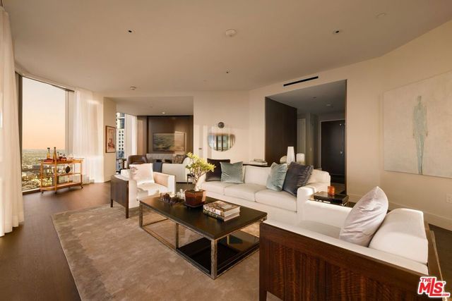 211 W Elm Court 28C, Los Angeles, CA 90067