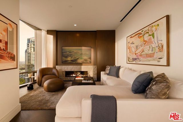 211 W Elm Court 28C, Los Angeles, CA 90067
