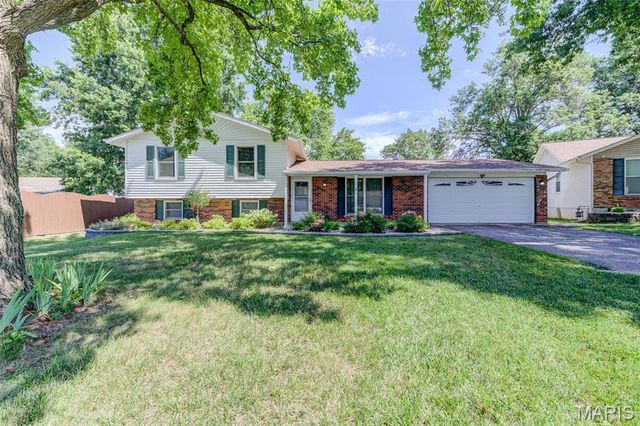 6 Barkwood Court, St Peters, MO 63376
