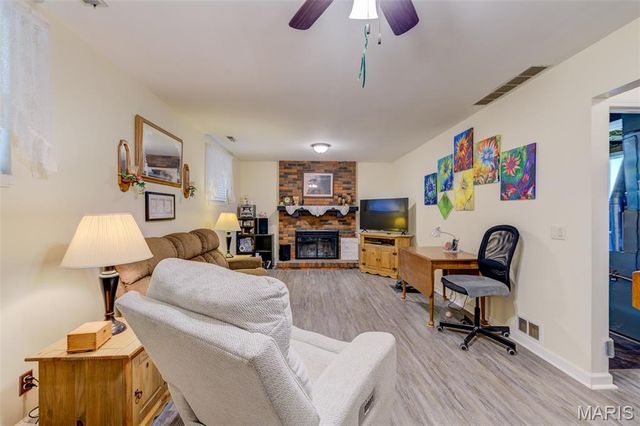 6 Barkwood Court, St Peters, MO 63376