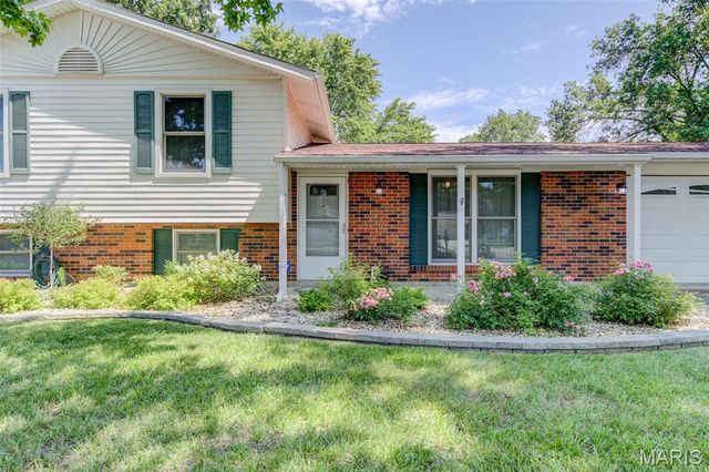 6 Barkwood Court, St Peters, MO 63376