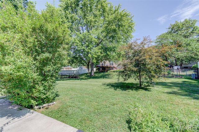 6 Barkwood Court, St Peters, MO 63376