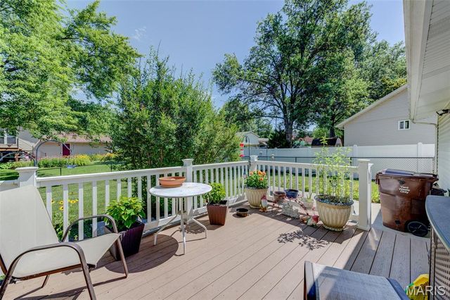 6 Barkwood Court, St Peters, MO 63376