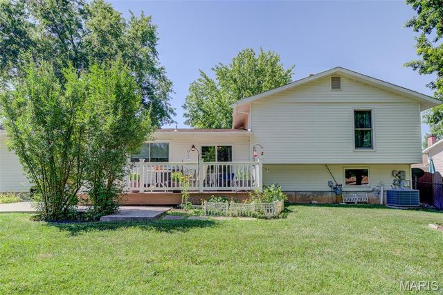 6 Barkwood Court, St Peters, MO 63376
