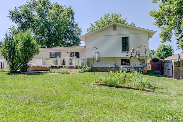 6 Barkwood Court, St Peters, MO 63376