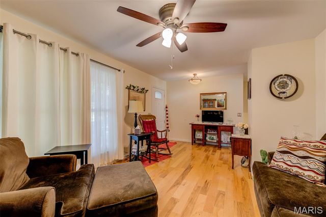 6 Barkwood Court, St Peters, MO 63376
