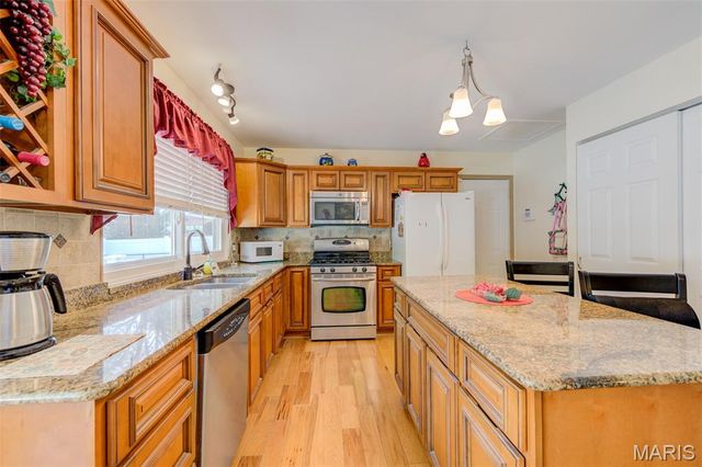 6 Barkwood Court, St Peters, MO 63376