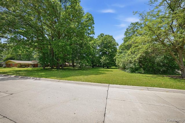 28993 Monterey Drive, Southfield, MI 48076