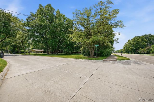 28993 Monterey Drive, Southfield, MI 48076