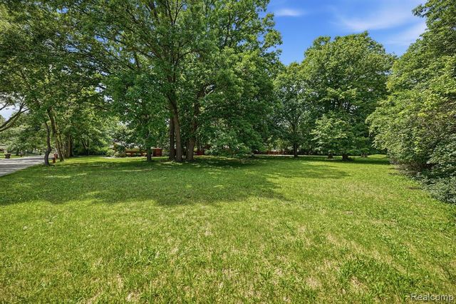 28993 Monterey Drive, Southfield, MI 48076