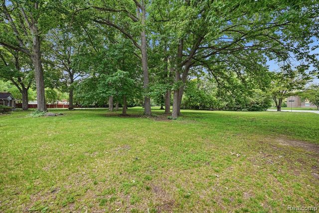 28993 Monterey Drive, Southfield, MI 48076