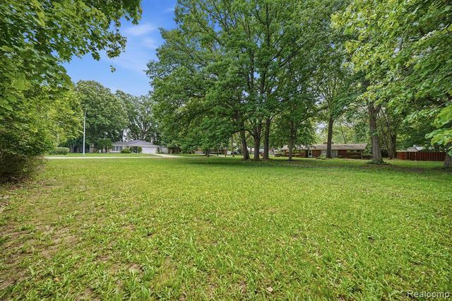 28993 Monterey Drive, Southfield, MI 48076