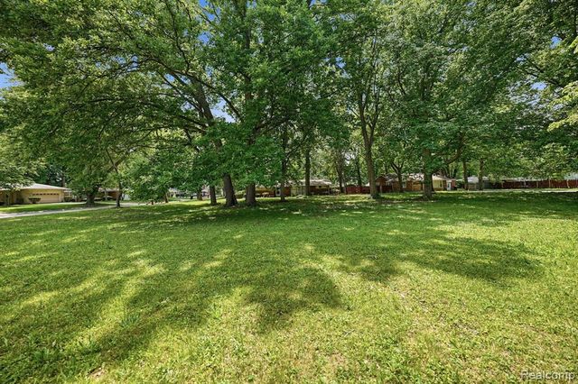 28993 Monterey Drive, Southfield, MI 48076