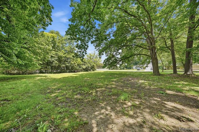 28993 Monterey Drive, Southfield, MI 48076