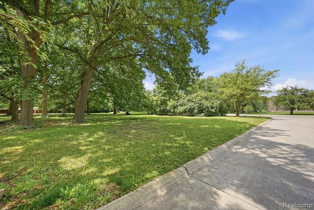 28993 Monterey Drive, Southfield, MI 48076