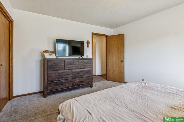 410 Sherwood Drive, Gretna, NE 68028