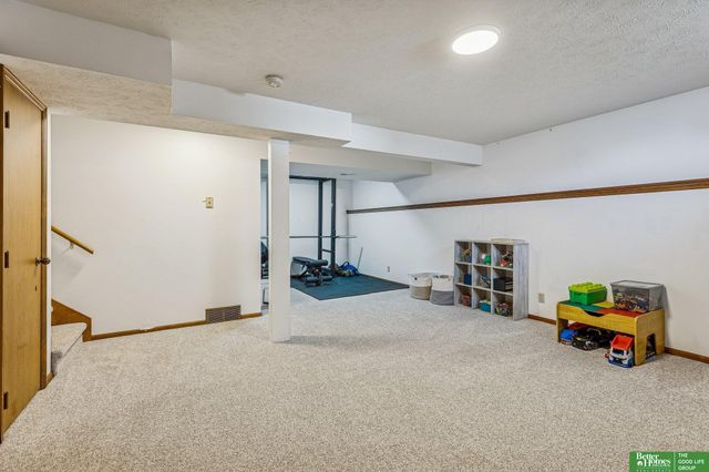 410 Sherwood Drive, Gretna, NE 68028