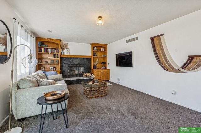 410 Sherwood Drive, Gretna, NE 68028