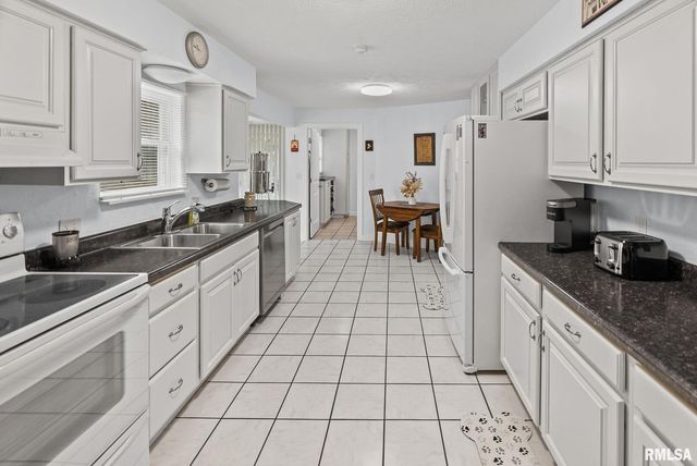 521 Marquis Avenue, Centralia, IL 62801