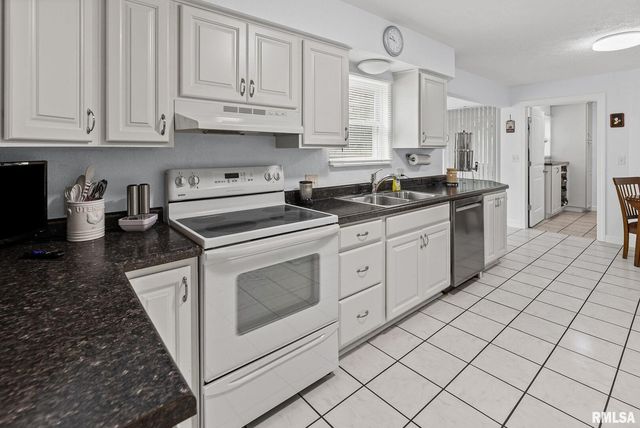 521 Marquis Avenue, Centralia, IL 62801