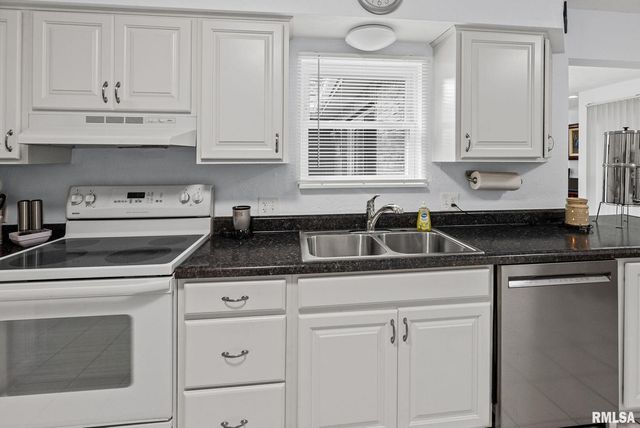 521 Marquis Avenue, Centralia, IL 62801