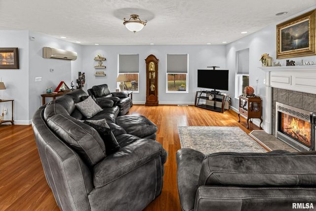 521 Marquis Avenue, Centralia, IL 62801