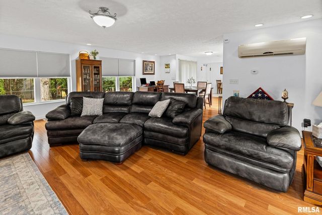 521 Marquis Avenue, Centralia, IL 62801