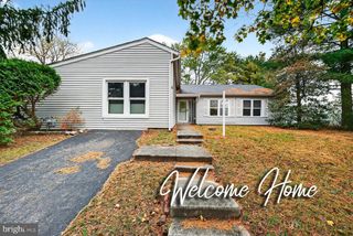 4 PARKHILL LN, Sicklerville, NJ 08081