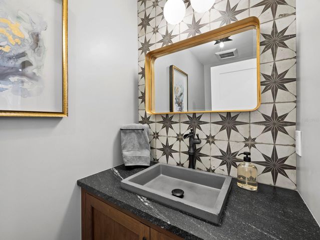 1918 HARBOURSIDE DRIVE 902, Longboat Key, FL 34228